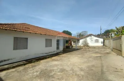 Sítio no bairro serrinha, em lambari mg. com duas casas construídas, cinco quartos, há 10 km do centro da cidade
