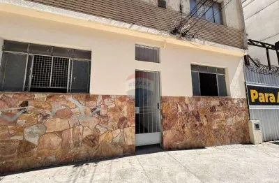 Ponto comercial amplo com espaços flexíveis para diversos tipos de negócios no centro, grande potencial em rua de alto fluxo de pedestres.