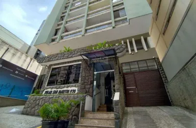 Apartamento à venda, 2 quartos, 2 banheiros, área de serviço ampla, na rua santo antônio.