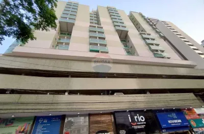 Quarto e sala amplo, com cozinha, duas varandas e uma vaga de garagem no centro de juiz de fora