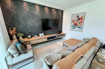 Casa toda planejada com 3 quartos com suíte, sendo uma suíte máster, sala com dois ambientes, cozinha, lavanderia, área gourmet com piscina e 3 vagas