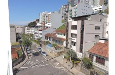 Apartamento com 02 quartos, banheiro social, sala com varanda, cozinha, área de serviço, elevador e 1 vaga de garagem