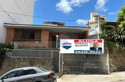 Casa comercial para locação no centro/santa helena - 15 cômodos - 2 vagas local com grande trafego de veículos.