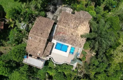 Casa em meio à natureza em juiz de fora, condomínio vale da serra