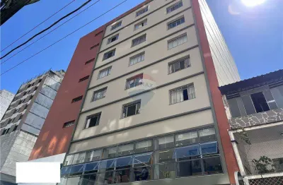 Excelente apartamento com 2 quartos, sala, cozinha com armário, lavanderia, banheiro social com box e espelho