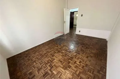 Excelente apartamento com 2 quartos, sala, cozinha com armário, lavanderia, banheiro social com box e espelho