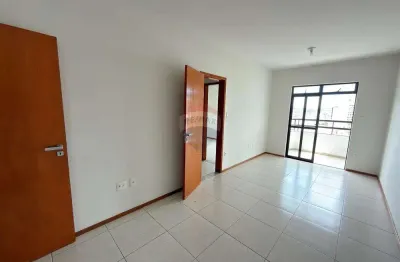Apartamento de frente com 2 quartos, sala com varanda, cozinha, banheiro, 1 vaga, elevador e portaria 24 horas.