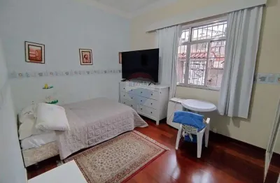 Casa à venda, no bairro Santa Catarina, 4 quartos, duas salas e duas cozinhas, além de um terraço gourmet.