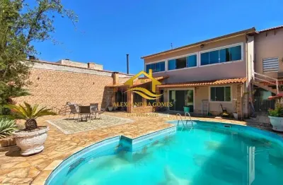 Lindo sobrado 328m2 à venda no bairro morada da cozinha em volta redonda 4 quartos e 3 suítes, sauna, piscina e área gourmet