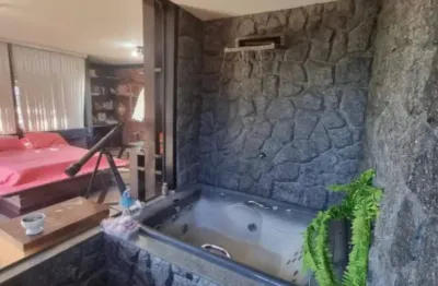 Casa grande e bem localizada no bairro mirante das agulhas, resende