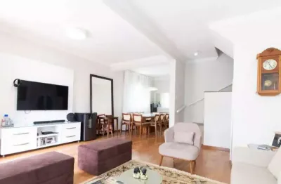 Casa à venda com 270m², 4 quartos e 2 vagas na vila mariana!