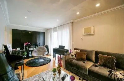 O apartamento está localizado no bairro parque da mooca tem 160 metros quadrados.