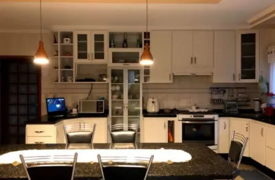 Casa assobradada com 4 quartos, 1 suite e 7 vagas em pirituba