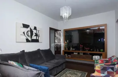 Casa residencial de 183m²  possuindo 7 dormitórios ( 4 suítes ), e 3 vagas á venda na região da lapa