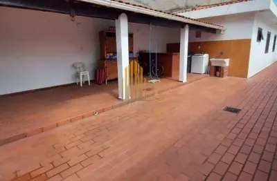 Casa residencial de 112m² possuindo 2 dormitórios , 3 banheiros e 2  vagas á venda na região da lapa