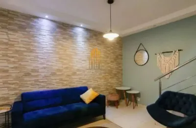 Sobrado residencial de 200m²  possui 3 dormitórios ( 1 suíte )  e 2 vagas á venda na região da lapa