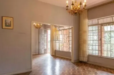 Casa residencial de 285m²  com três dormitórios (três suítes) e duas vagas á venda na região da lapa