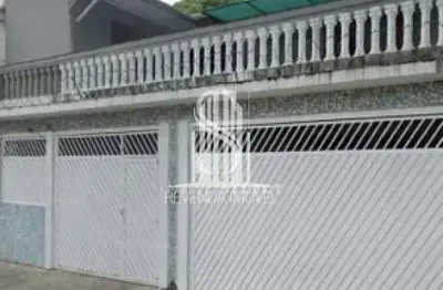 Sobrado com 300m², 4 dormitório, 3 banheiros, 3 vagas na região do morumbi.