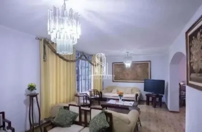 Casa residencial de 390m², com 3 dormitórios sendo 1 suíte, 3 salas e 3 vagas à venda na região lapa