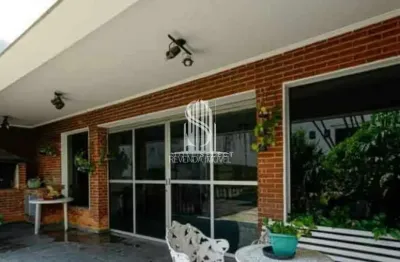 Itaim bibi - casa assobradada de 712m² com seis dormitórios (quatro suítes) e quatro vagas