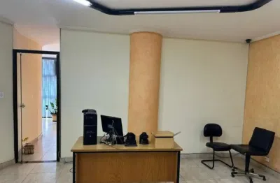 Edifício meridional no centro, conjunto comercial de 170m² com 3 banheiros.