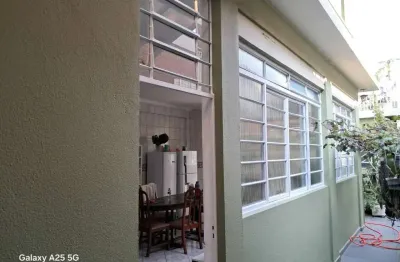 Vila mariana - casa de 258m² com 3 suites, 2 banheiros e 4 vagas.