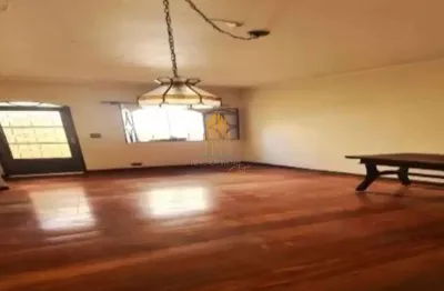 Vila romana, casa térrea de 227m² com 3 dormitórios, edícula, 1 vaga.