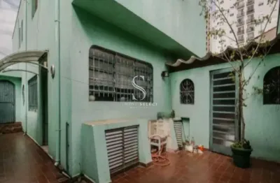 Casa a venda no alto da lapa com 200m², possui 3 dormitorios, 3 suites e 4 vagas.