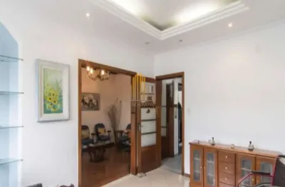 Casa assobradada em vila romana de 400m² com 4 dormitórios , 5 banheiros e 3 vagas á venda