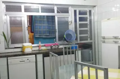 Casa à venda em pinheiros com 180m² 3 dormitórios 2 banheiros