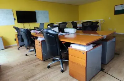 Casa comercial à venda com 129m² na vila leopoldina.