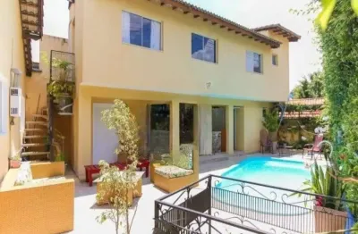 Casa à venda com 310m², 5 quartos e 4 vagas no morumbi