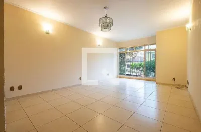 Casa com 3 quartos à venda na Rua Sebastião Rodrigues, 157, Vila Madalena, São Paulo