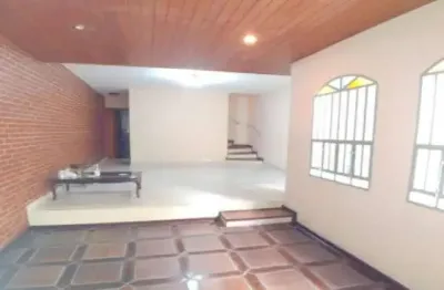 Residência de luxo no brooklin: casa de 3 quartos e 193m², com suíte e 2 vagas de garagem no coração de são paulo!
