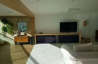Venda apartamento 196m2- 03 suítes- reformado- andar alto- nascente- poço da panela