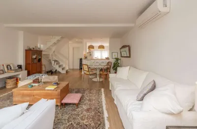 Casa em condomínio fechado com 2 quartos à venda na rua gralha azul, 555, jardim carvalho, porto alegre por r$ 1.580.000