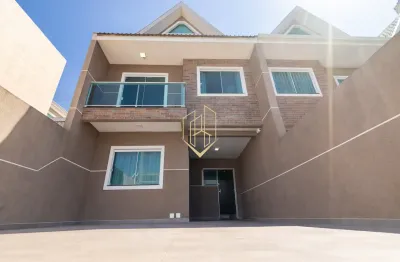 Sobrado com 3 quartos, 1 suíte e 3 vagas no Uberaba em Curitiba.