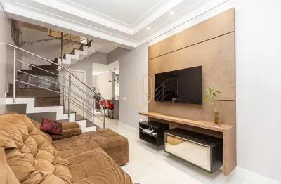 Sobrado triplex com 3 quartos e 5 vagas em ótima localização no Portão