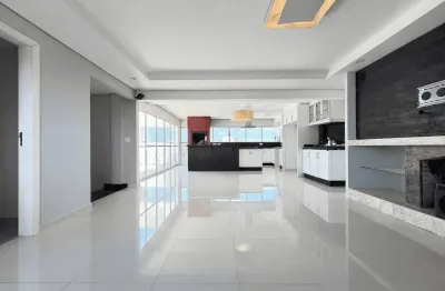 Cobertura duplex com piscina em excelente localização no  Bigorrilho