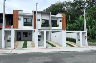 Natal chegando e você poderá morar em sua casa nova!! traga sua família para um local nobre, a cinco minutos do centro,  bairro valorizado, com muita segurança, sol, excelente vizinhança, em fase de t