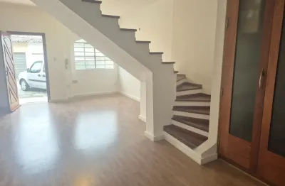 Excelente  casa de vila para alugar, 2 dormitórios com closet, 3 vagas de garagem do lado da faculdade belas artes e espm