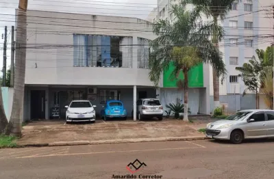 Prédio comercial com apartamento mobiliado e salas comerciais à venda