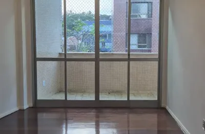 Alugo lindo apartamento de 3/q com uma suíte, varanda e 2vagas