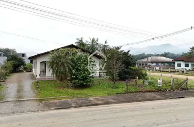 Terreno com casa com área total de 806m² em schroeder, sc