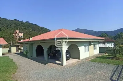 Casa com amplo terreno no bairro rio hern em schroeder, sc