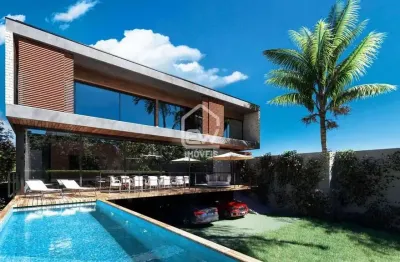 Casa com 4 quartos à venda na Rua Hercelina M. Vieira, 19, Praia do Estaleiro, Balneário Camboriú