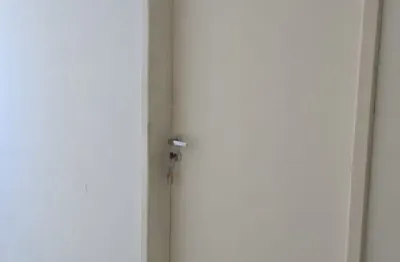 Maravilhosa sala comercial  com móveis  em maracanaú