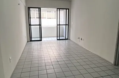 Apartamento com 61m2 a 50 metros da praia de manaira, com 1 quarto