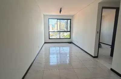 Apartamento extremamente bem localizado em manaira, próximo à praia e ao mag shopping
