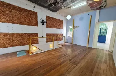 Casa comercial com 5 salas para alugar na Rua Almirante Cochrane, 89, Tijuca, Rio de Janeiro